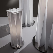 Load image into Gallery viewer, Bach LED Floor Lamp in Detail.