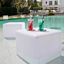 Load image into Gallery viewer, Cube Bluetooth Outdoor LED Lamp in Outside Area.