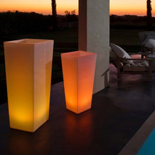 Load image into Gallery viewer, Rumba Bluetooth Outdoor LED Planter in Outside Area.