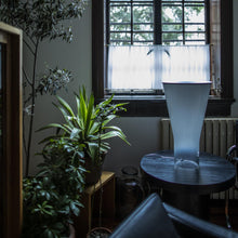 Load image into Gallery viewer, Soffio LED Table Lamp in living room.