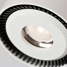Load image into Gallery viewer, Iso Low Voltage LED MonoRail Head in Detail.