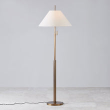 Load image into Gallery viewer, Clic Floor Lamp in Detail.