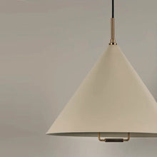 Load image into Gallery viewer, Fontana Pendant Light in Detail.