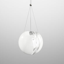 Load image into Gallery viewer, Poc Pendant Light in Detail.