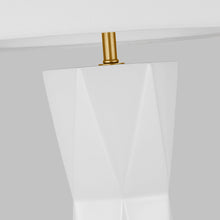 Load image into Gallery viewer, Fernwood Table Lamp in Detail.