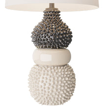 Load image into Gallery viewer, Basilio Table Lamp in Detail.
