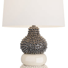 Load image into Gallery viewer, Basilio Table Lamp in Detail.
