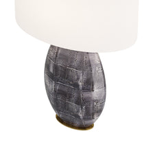 Load image into Gallery viewer, Brando Table Lamp in Detail.
