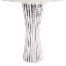 Load image into Gallery viewer, Vayla Table Lamp in Detail.
