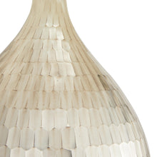 Load image into Gallery viewer, Walter Table Lamp in Detail.
