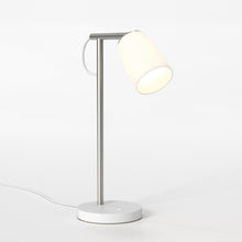 Load image into Gallery viewer, Carlton Table Lamp in Detail.
