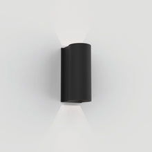 Load image into Gallery viewer, Dunbar Outdoor LED Wall Light in Detail.
