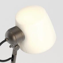 Load image into Gallery viewer, Imari Table Lamp in Detail.
