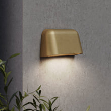 Load image into Gallery viewer, Mast Wall Light in Detail.
