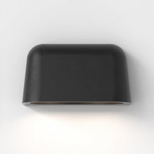 Load image into Gallery viewer, Mast Wall Light in Detail.
