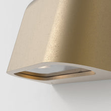 Load image into Gallery viewer, Mast Wall Light in Detail.
