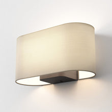 Load image into Gallery viewer, Venn Wall Light in Detail.
