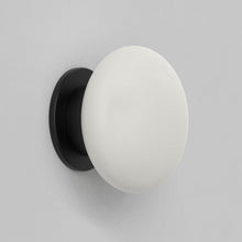 Load image into Gallery viewer, Zeppo Bath Wall Light in Detail.
