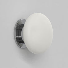 Load image into Gallery viewer, Zeppo Bath Wall Light in Detail.

