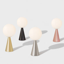 Load image into Gallery viewer, Bilia Table Lamp in Detail.
