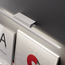 Load image into Gallery viewer, Lineal LED Wall Light in Detail.
