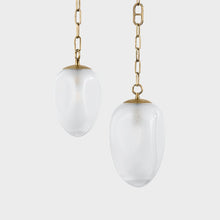 Load image into Gallery viewer, Daith Chandelier in Detail.
