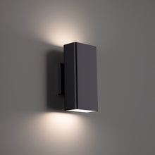 Load image into Gallery viewer, Edgey Outdoor LED Wall Light in Detail.
