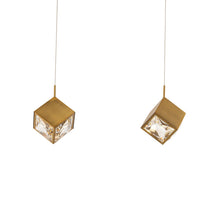 Load image into Gallery viewer, Ice Cube LED Linear Multi Pendant Light in Detail.
