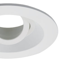 Load image into Gallery viewer, Unique™ 4&quot; Round Reflector in Detail.
