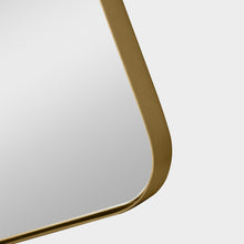 Load image into Gallery viewer, Planer Rectangular Mirror in Detail.
