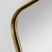 Load image into Gallery viewer, Planer Rectangular Mirror in Detail.
