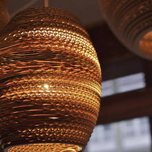 Load image into Gallery viewer, Oliv Pendant Light in Detail.
