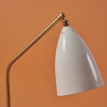 Load image into Gallery viewer, Gräshoppa Table Lamp in Detail.
