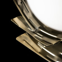 Load image into Gallery viewer, Crest Table Lamp in Detail.
