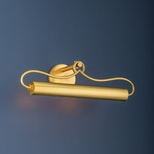 Load image into Gallery viewer, Berun Picture Light in Detail.

