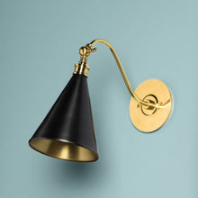 Load image into Gallery viewer, Osterley Wall Light in Detail.
