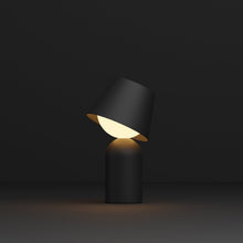 Load image into Gallery viewer, Guy Indoor/Outdoor LED Table Lamp in Detail.
