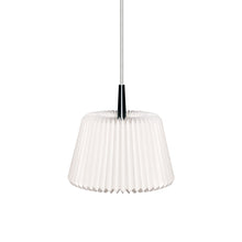 Load image into Gallery viewer, Snowdrop Pendant Light.
