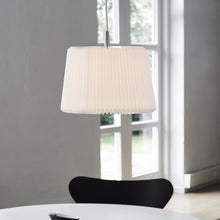 Load image into Gallery viewer, Snowdrop Pendant Light in Detail.
