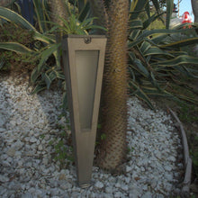 Load image into Gallery viewer, Lanai Outdoor Solar LED Torch Light in Outside Area.
