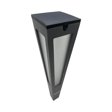 Load image into Gallery viewer, Lanai Outdoor Solar LED Torch Light in Detail.
