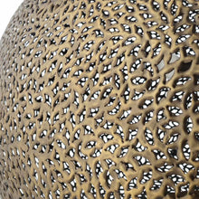 Load image into Gallery viewer, Moradabad Pendant Light in Detail.
