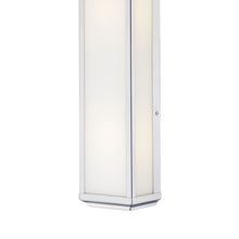Load image into Gallery viewer, Daventry Bath Wall Light in Detail.
