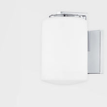 Load image into Gallery viewer, Chantal Bath Vanity Light in Detail.

