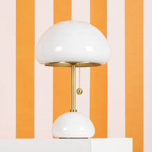 Load image into Gallery viewer, Cortney Table Lamp in Detail.
