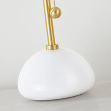 Load image into Gallery viewer, Cortney Table Lamp in Detail.
