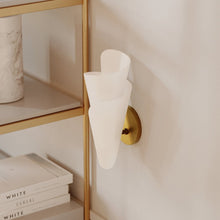 Load image into Gallery viewer, Davina Wall Light in Detail.
