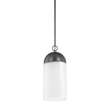 Load image into Gallery viewer, Emory Pendant Light in Detail.
