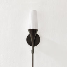 Load image into Gallery viewer, Luisa Wall Light in Detail.
