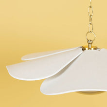 Load image into Gallery viewer, Madeline LED Pendant Light in Detail.
